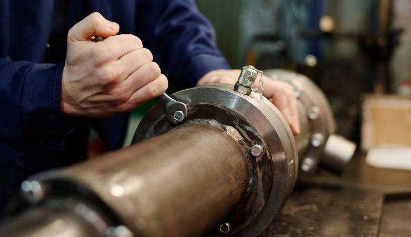 pipe flange sealing and maintenance