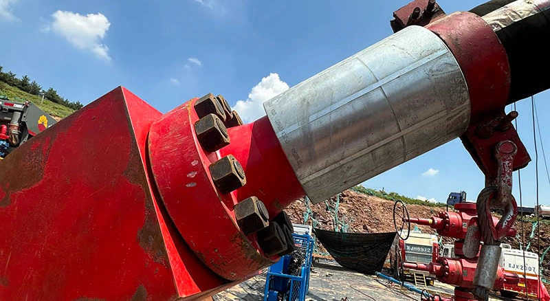 flange connections for frac hose