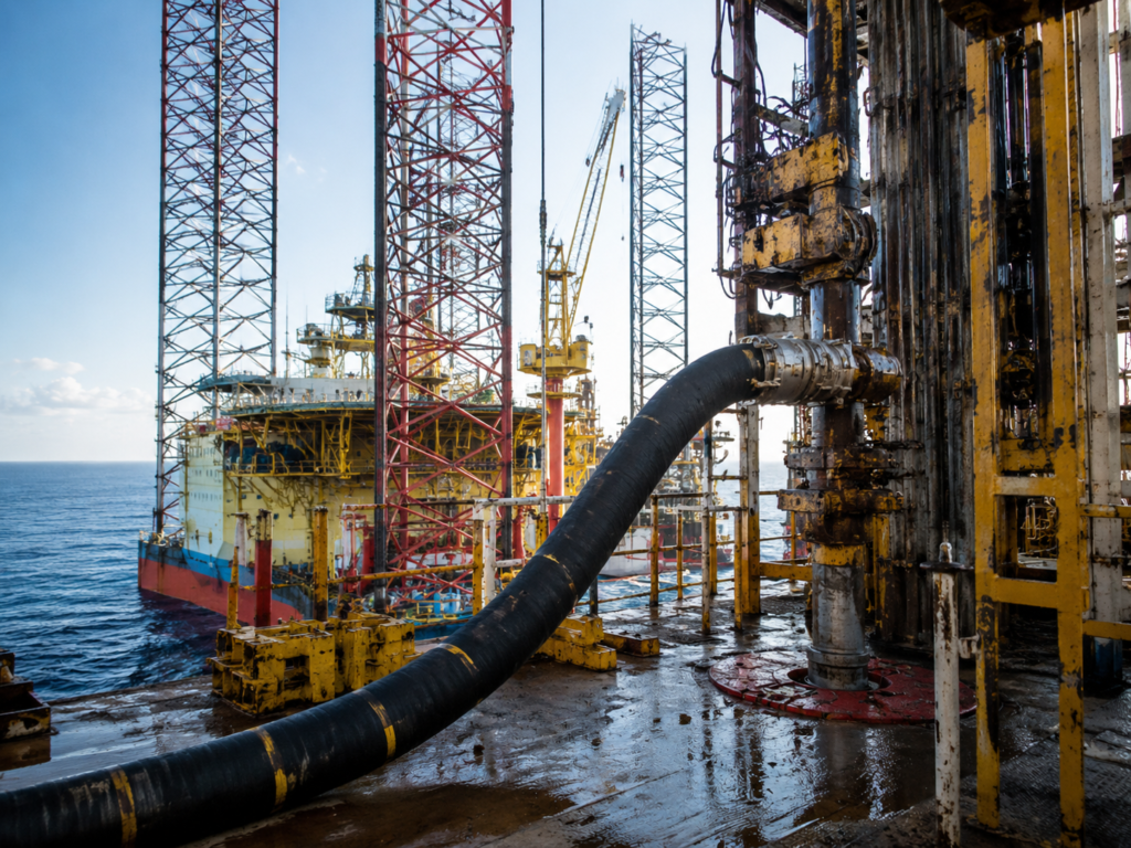 api 16c choke and kill hose on offshore rig